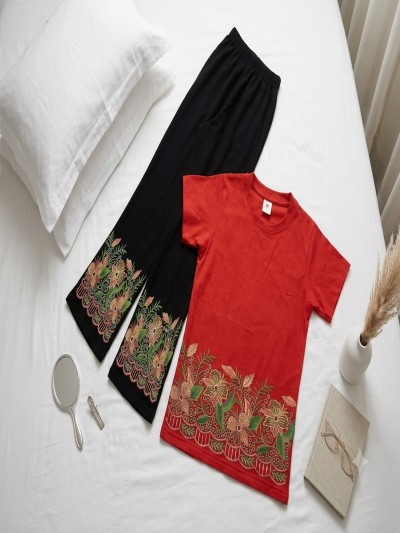 1 set- (Red T-shirt with Black pent printed)